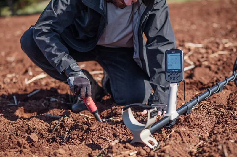 Metal detector Minelab X-Terra Elite + GIFT PRO-FIND 35