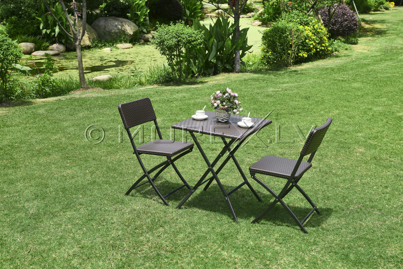 Sulankstomas kvadratinis rotango dizaino stalas 62x62x74 cm + 2 kėdė